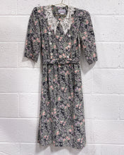 Load image into Gallery viewer, Vintage Floral Dress with Belt (6)