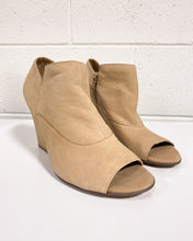 Load image into Gallery viewer, Naturalizer Skylar Nude Color Shoes - 9.5