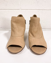 Load image into Gallery viewer, Naturalizer Skylar Nude Color Shoes - 9.5