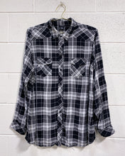 Load image into Gallery viewer, Torrid Black and White Plaid Blouse (2)