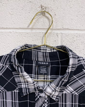 Load image into Gallery viewer, Torrid Black and White Plaid Blouse (2)