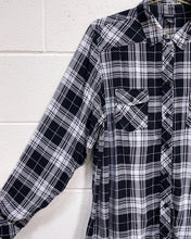 Load image into Gallery viewer, Torrid Black and White Plaid Blouse (2)