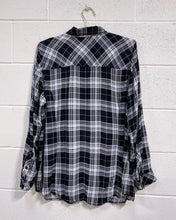 Load image into Gallery viewer, Torrid Black and White Plaid Blouse (2)