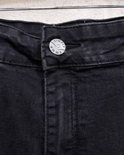 Load image into Gallery viewer, Simply Emma Black Capri Pants (24W)