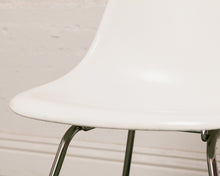 Load image into Gallery viewer, Modernica Shell Chair