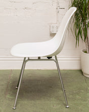 Load image into Gallery viewer, Modernica Shell Chair