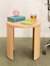 Load image into Gallery viewer, Gia Table