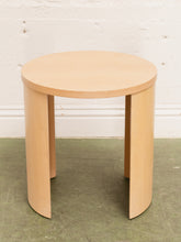 Load image into Gallery viewer, Gia Table