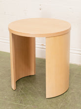 Load image into Gallery viewer, Gia Table