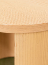 Load image into Gallery viewer, Gia Table