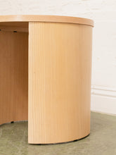 Load image into Gallery viewer, Gia Table