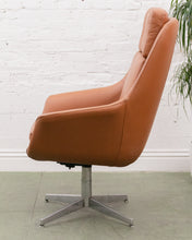 Load image into Gallery viewer, Swedish Leather Chair