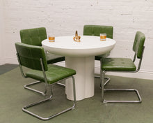 Load image into Gallery viewer, Concrete Round Table