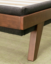 Load image into Gallery viewer, Knox Platform Queen Bed