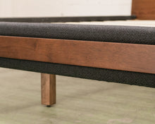 Load image into Gallery viewer, Knox Platform Queen Bed