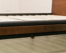 Load image into Gallery viewer, Knox Platform Queen Bed