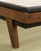 Load image into Gallery viewer, Knox Platform Queen Bed