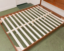 Load image into Gallery viewer, Madeline Queen Bed