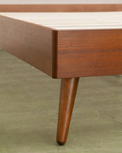 Load image into Gallery viewer, Madeline Queen Bed