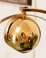 Load image into Gallery viewer, Gold Circle Table Lamp