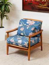 Load image into Gallery viewer, Vintage Rustic Lounge Chair