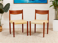 Load image into Gallery viewer, Danish modern Teak Chairs with Seat