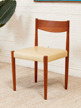 Load image into Gallery viewer, Danish modern Teak Chairs with Seat