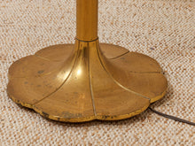 Load image into Gallery viewer, Vintage Laurel Brass Table Lamp