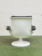 Load image into Gallery viewer, Futuristic Atomic Chair