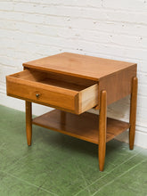 Load image into Gallery viewer, Elmwood Vintage End Table