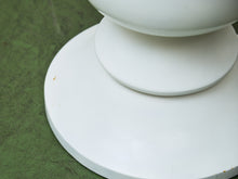 Load image into Gallery viewer, Pedestal Table