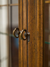 Load image into Gallery viewer, Drexel Heritage Hutch