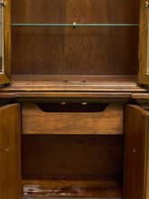 Load image into Gallery viewer, Drexel Heritage Hutch
