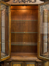 Load image into Gallery viewer, Drexel Heritage Hutch