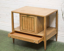 Load image into Gallery viewer, Vintage End Table