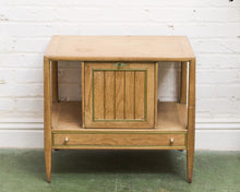 Load image into Gallery viewer, Vintage End Table