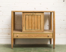 Load image into Gallery viewer, Vintage End Table
