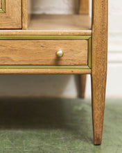 Load image into Gallery viewer, Vintage End Table