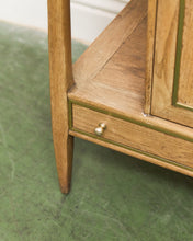 Load image into Gallery viewer, Vintage End Table