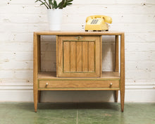 Load image into Gallery viewer, Vintage End Table