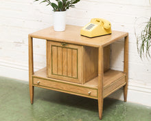 Load image into Gallery viewer, Vintage End Table