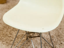 Load image into Gallery viewer, Hairpin Leg Shell Chair
