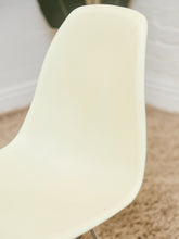 Load image into Gallery viewer, Hairpin Leg Shell Chair
