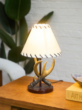 Load image into Gallery viewer, Antler Table Lamp
