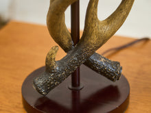 Load image into Gallery viewer, Antler Table Lamp