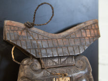 Load image into Gallery viewer, VINTAGE TORAJA SULAWESI INDONESIA CARVED WOOD & BUFFALO HORN BETEL NUT BOX