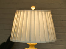 Load image into Gallery viewer, Italian Alabaster Lamp