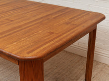 Load image into Gallery viewer, Oak Vintage Dining Table without Leaf