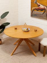 Load image into Gallery viewer, Spider Round Table