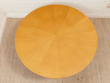 Load image into Gallery viewer, Spider Round Table